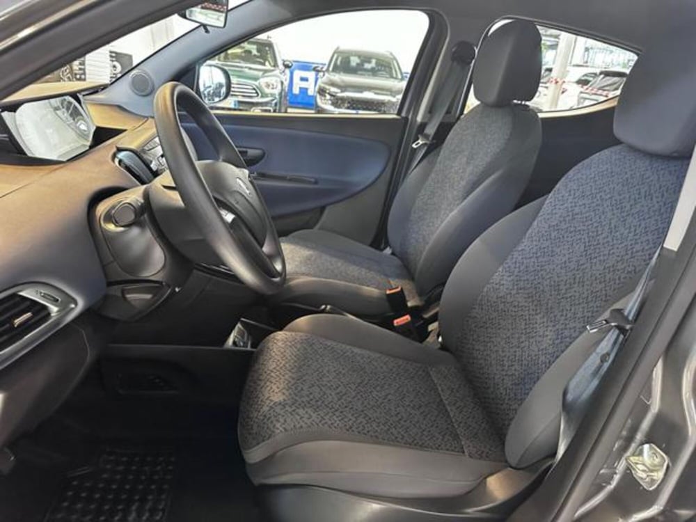 Lancia Ypsilon usata a Reggio Emilia (15)