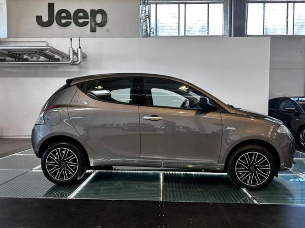 Lancia Ypsilon usata a Reggio Emilia (7)