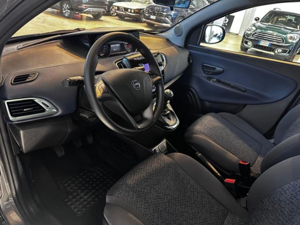 Lancia Ypsilon usata a Reggio Emilia (8)