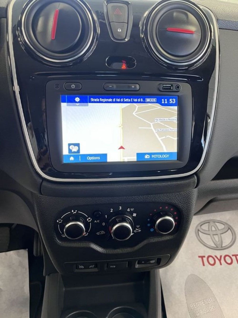 Dacia Lodgy usata a Prato (12)