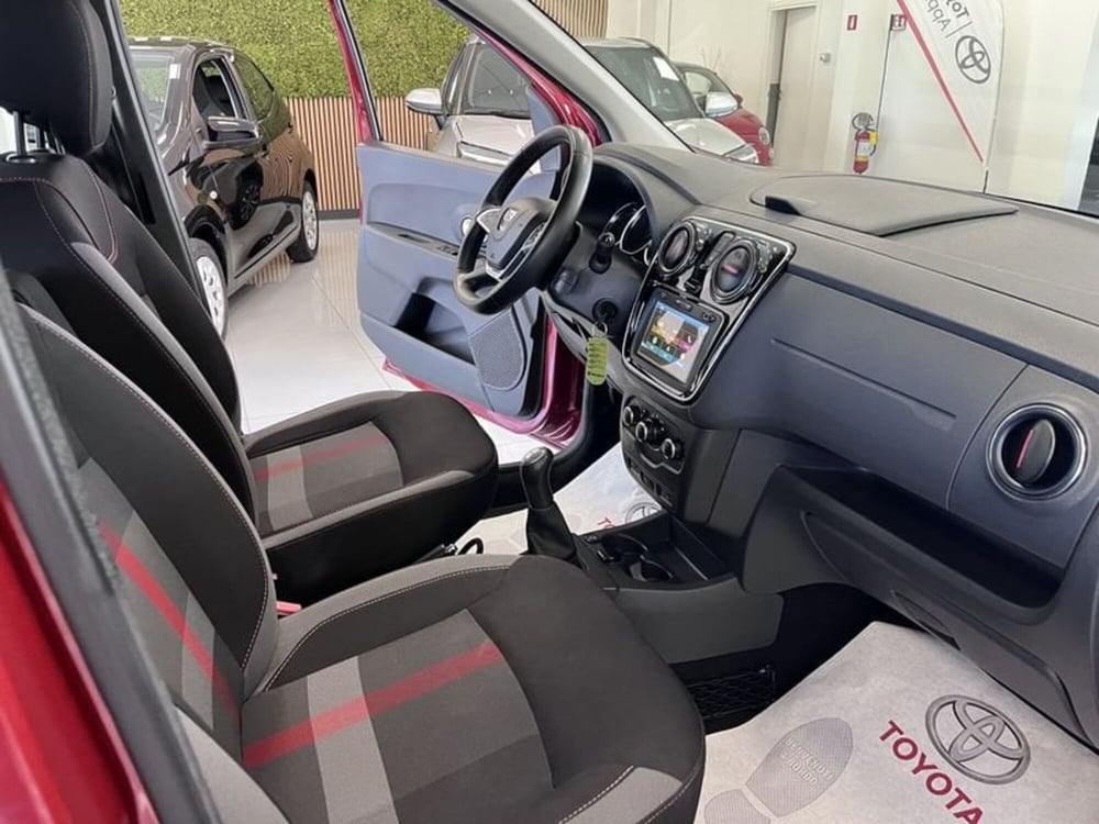 Dacia Lodgy usata a Prato (8)