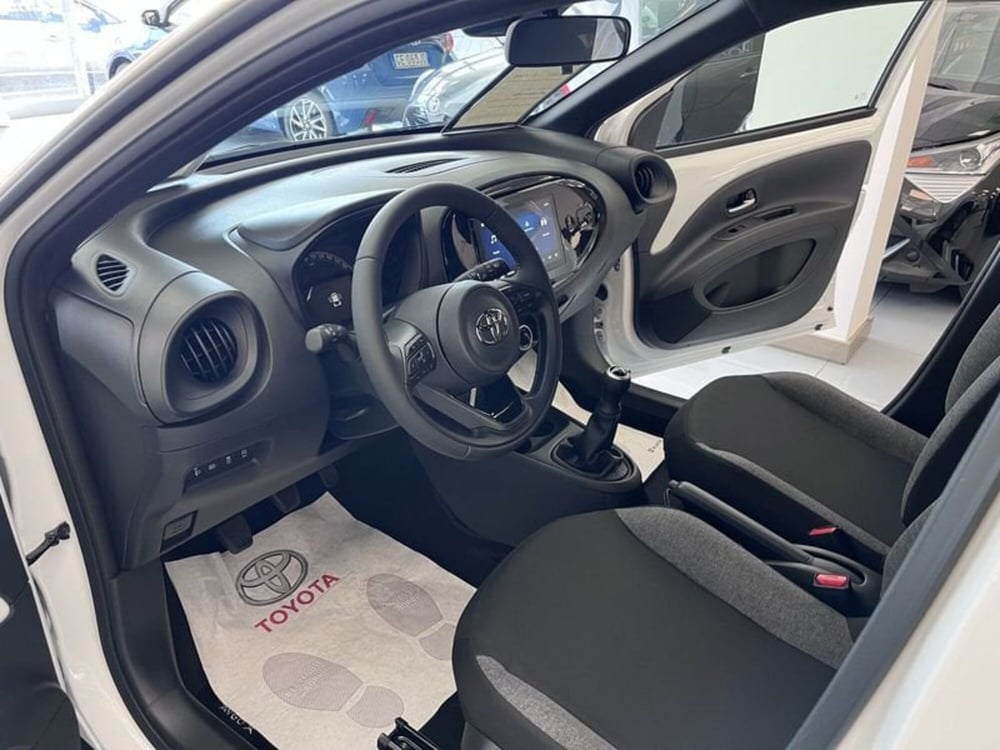 Toyota Aygo X nuova a Prato (7)
