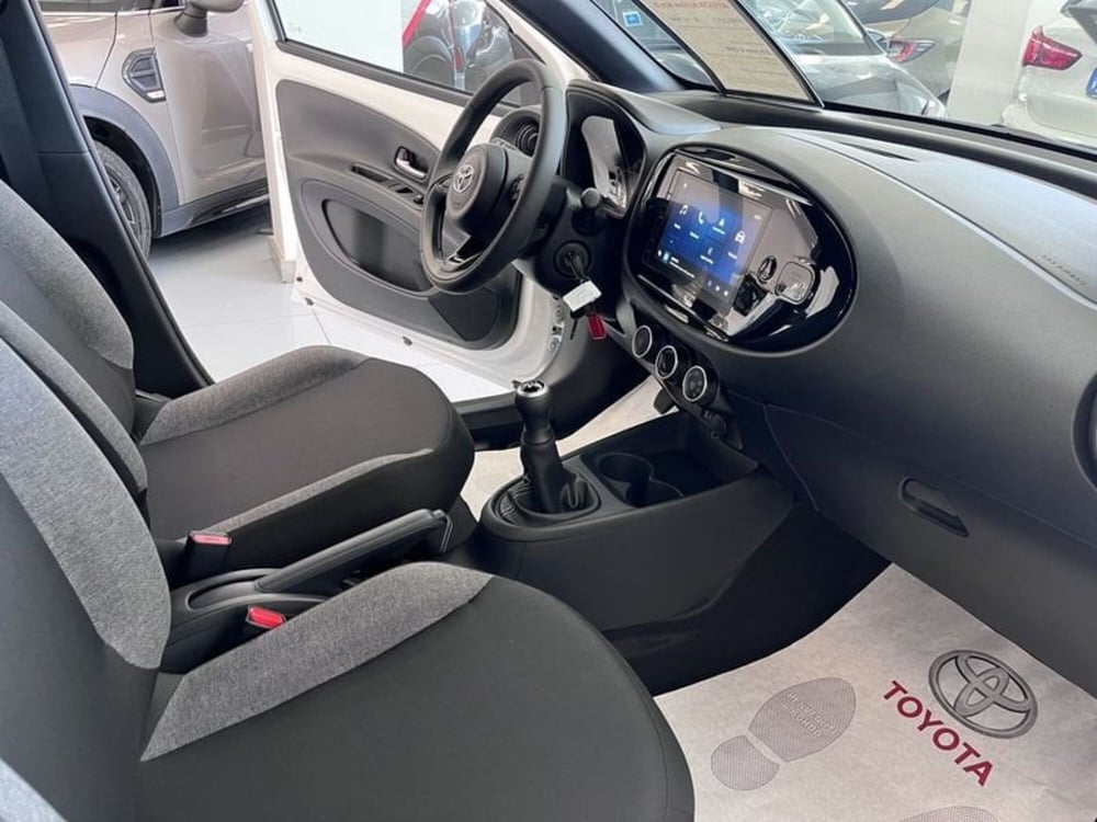 Toyota Aygo X nuova a Prato (8)