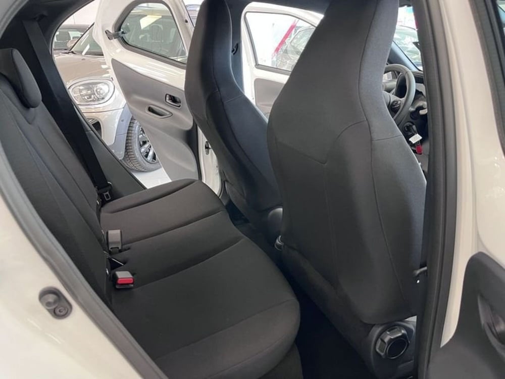 Toyota Aygo X nuova a Prato (9)