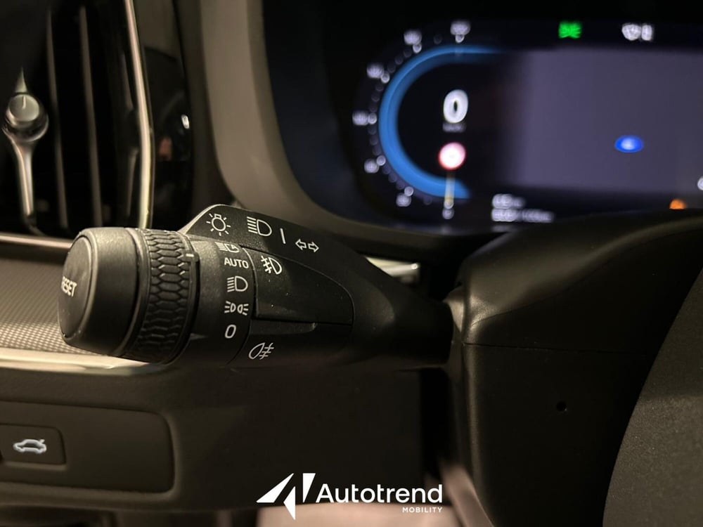 Volvo XC60 usata a Bari (10)