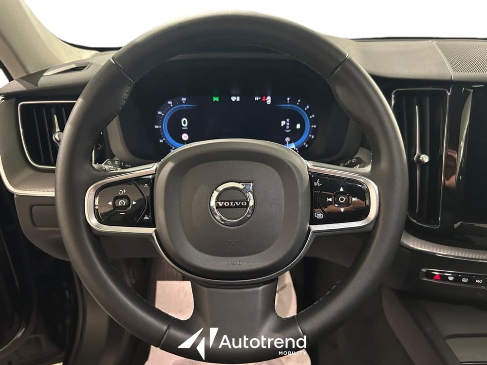 Volvo XC60 usata a Bari (9)