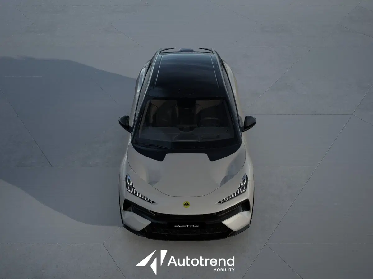 Lotus Eletre nuova a Bari (2)