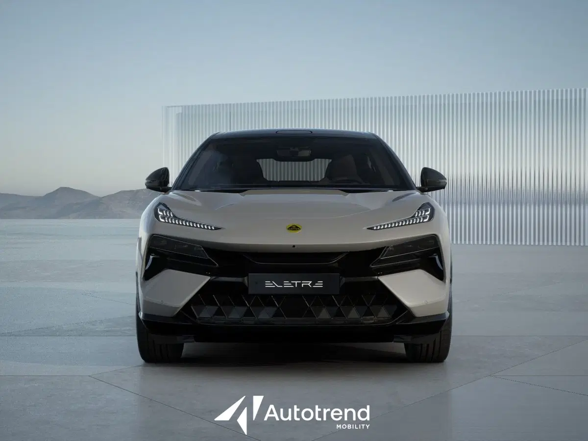 Lotus Eletre nuova a Bari (3)