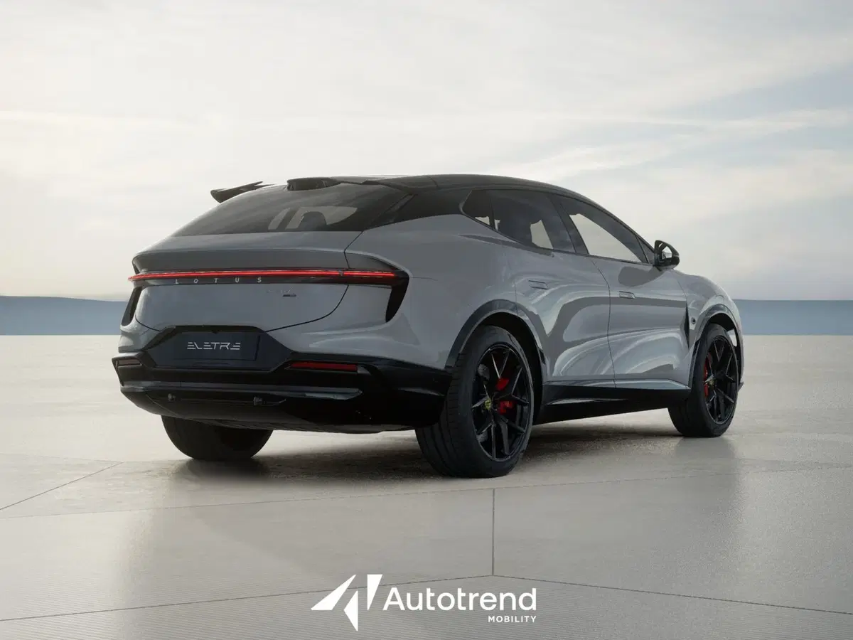Lotus Eletre nuova a Bari (7)