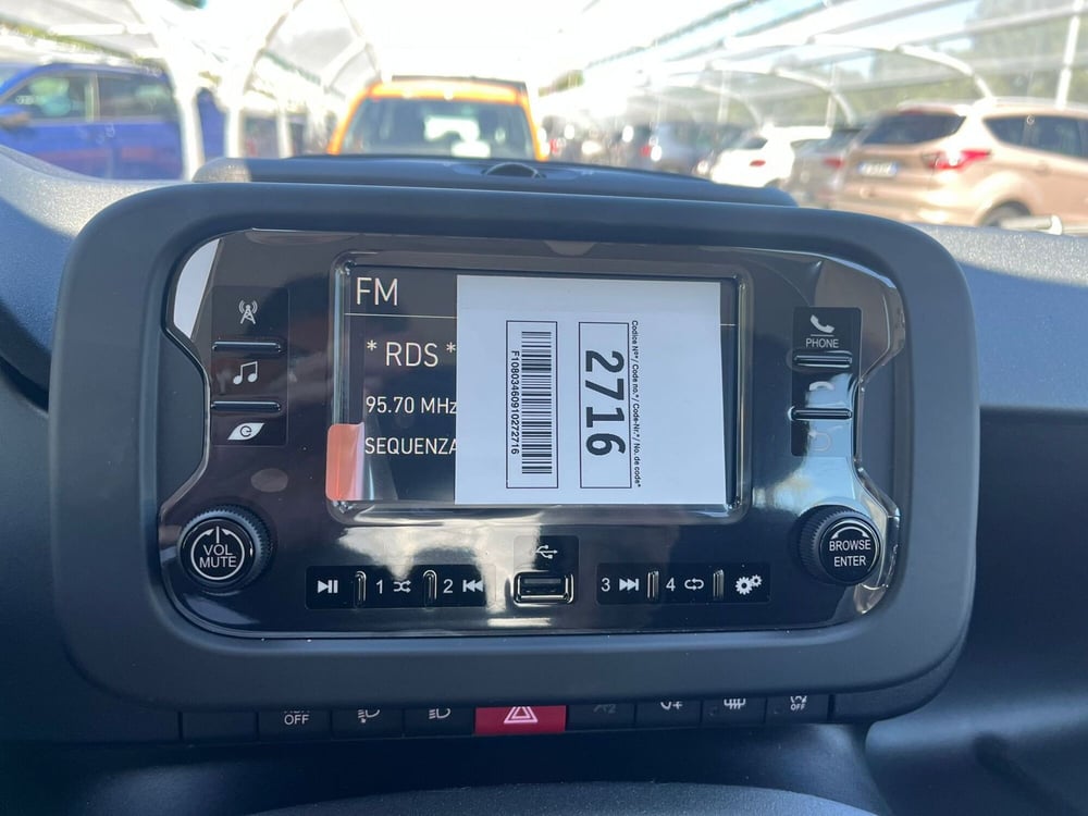 Fiat Panda Cross nuova a Milano (16)
