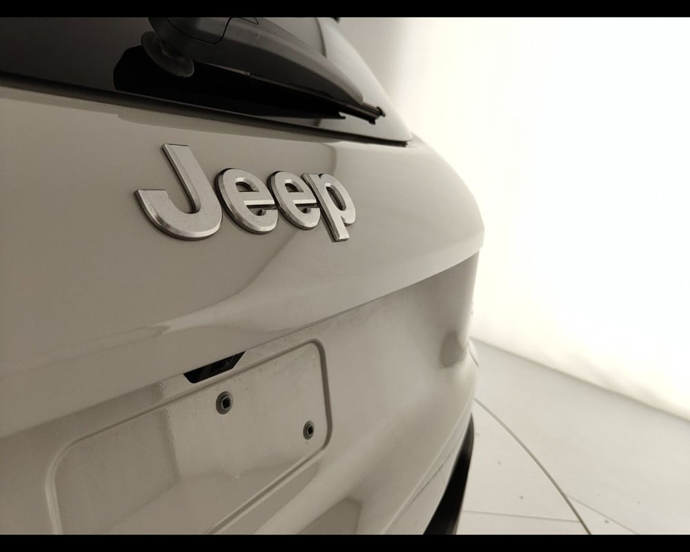 Jeep Avenger nuova a Napoli (8)