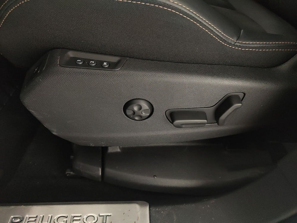 Peugeot 3008 usata a Caserta (17)