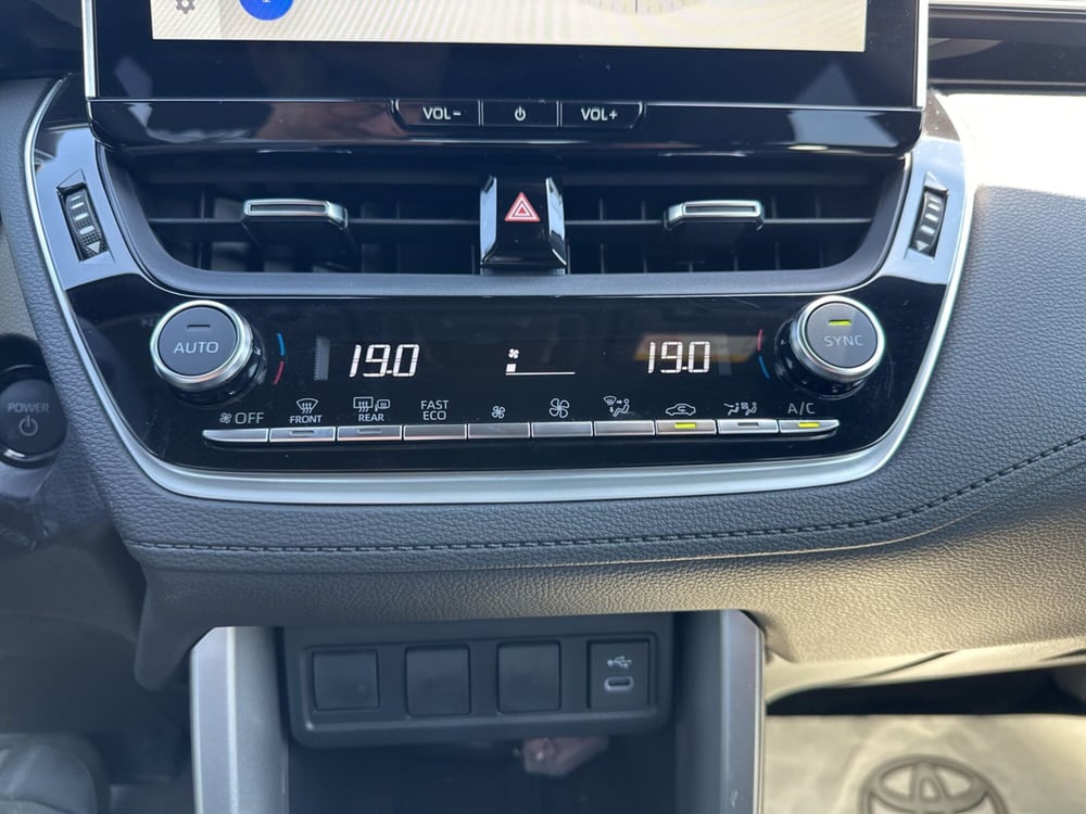 Toyota Corolla Cross Hybrid nuova a Siracusa (13)