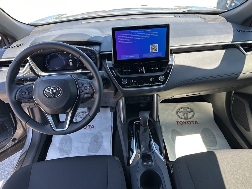 Toyota Corolla Cross Hybrid nuova a Siracusa (9)