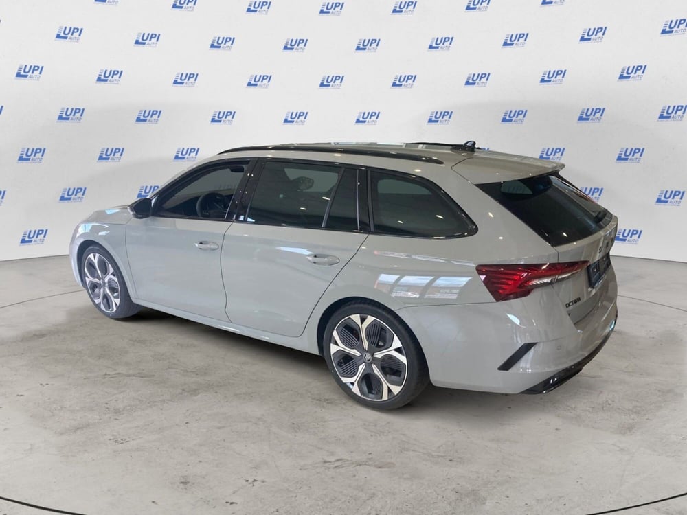 Skoda Octavia Station Wagon nuova a Prato (2)