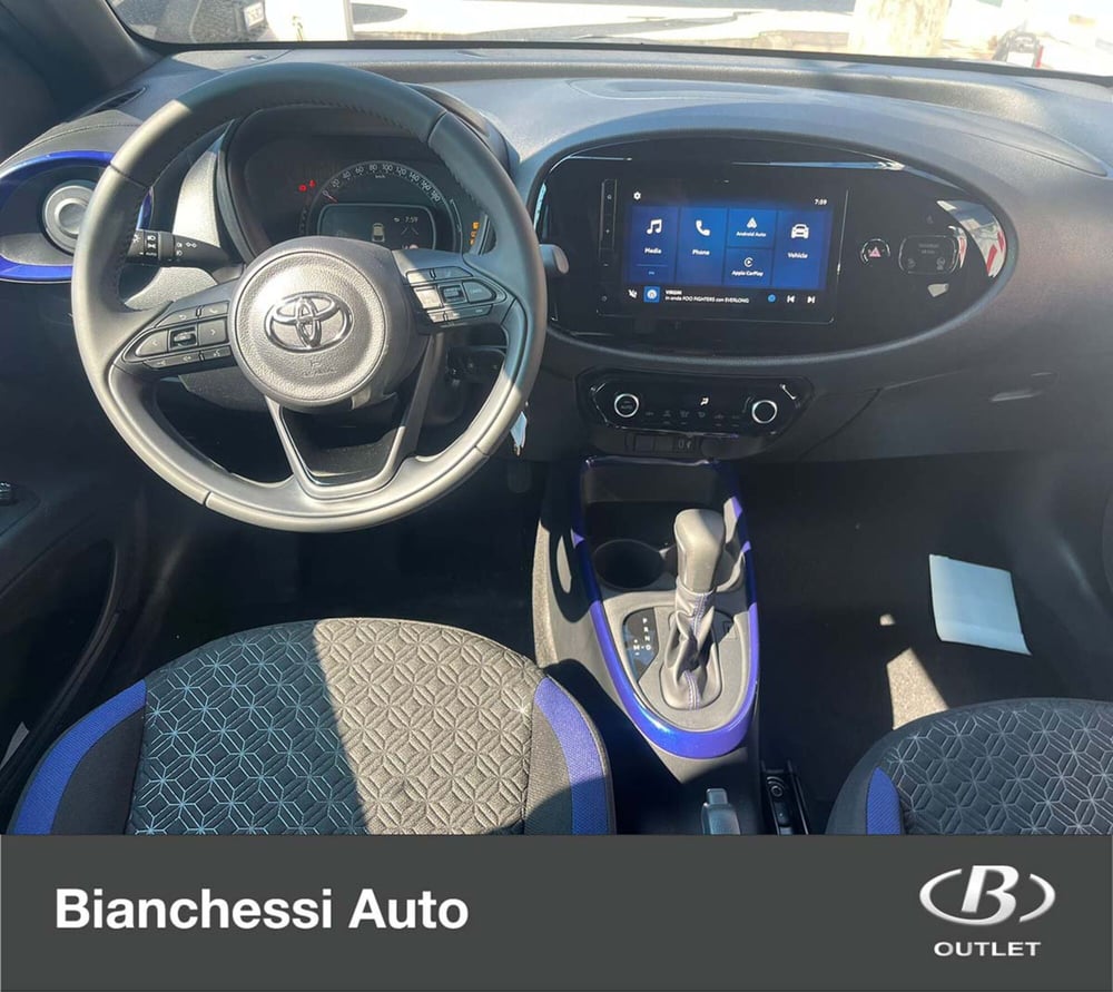 Toyota Aygo X nuova a Cremona (11)