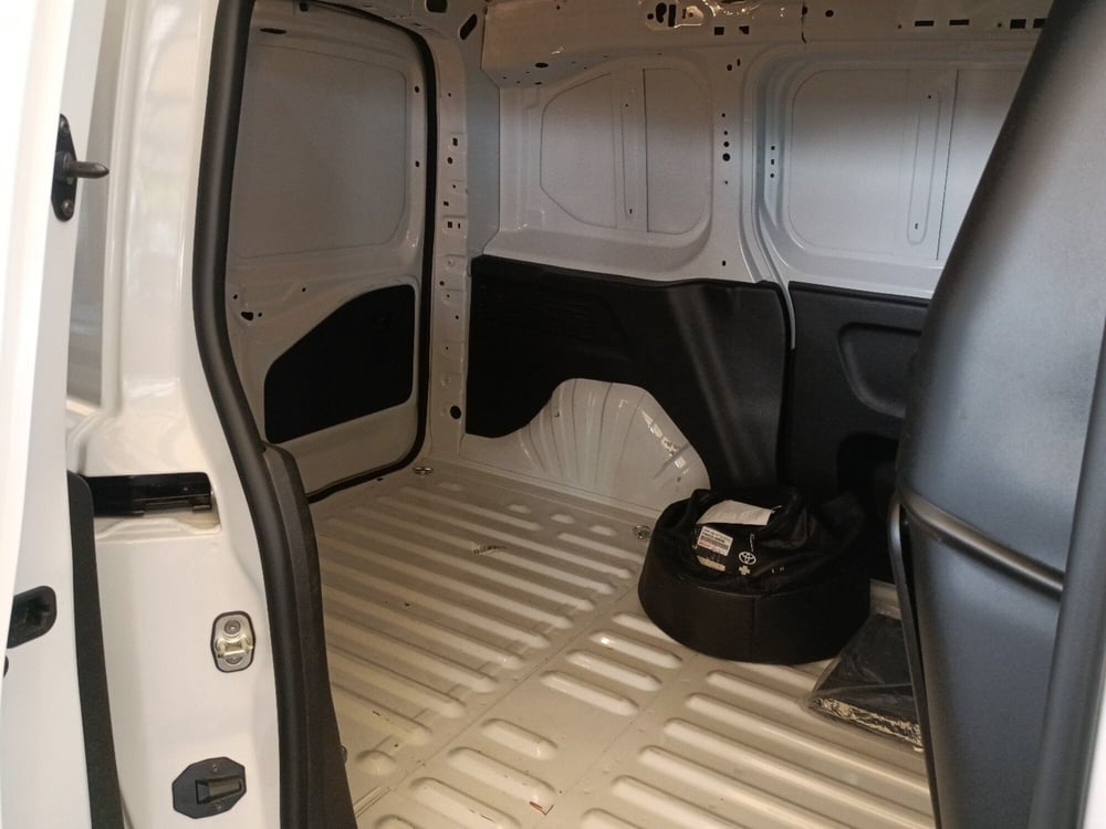 Toyota Proace City Furgone usata a Milano (7)