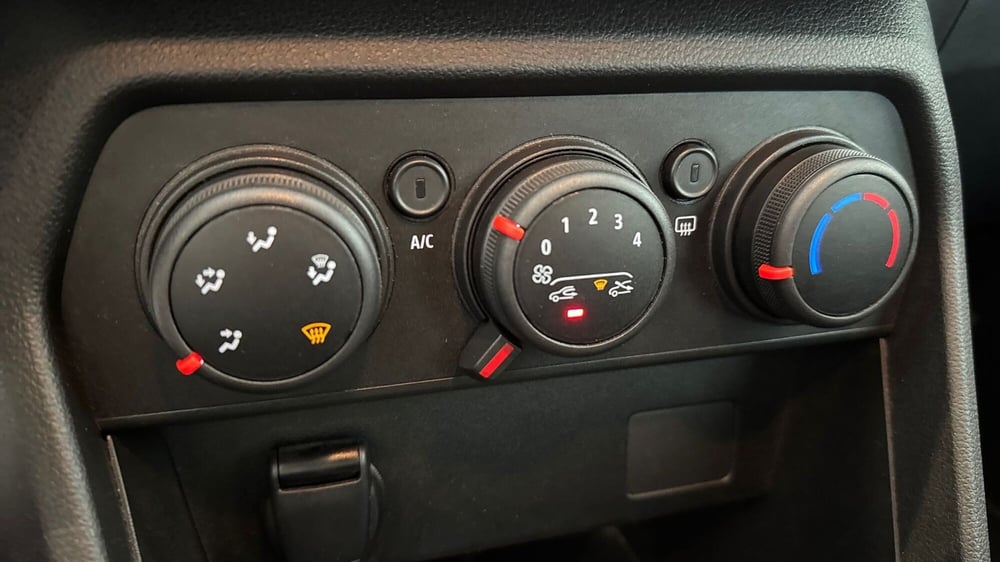 Dacia Sandero usata a Viterbo (15)