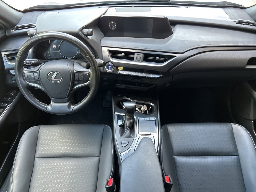Lexus UX usata a Bologna (10)