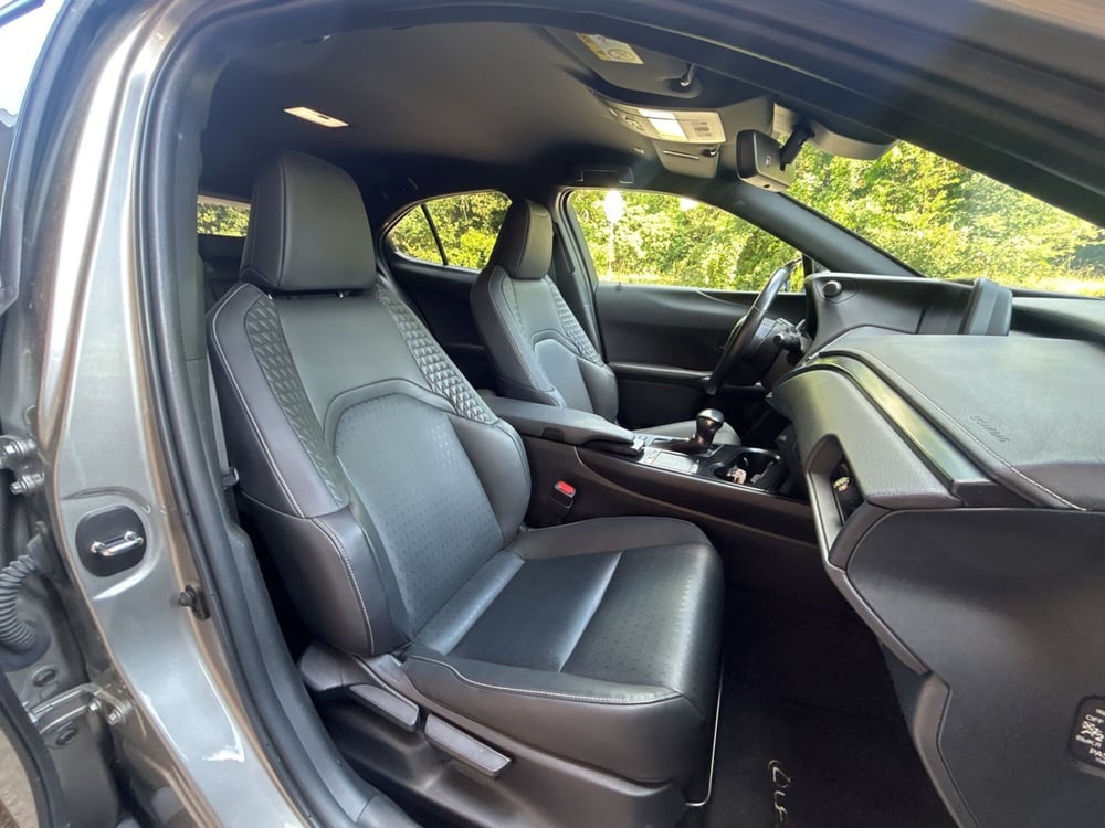 Lexus UX usata a Bologna (11)