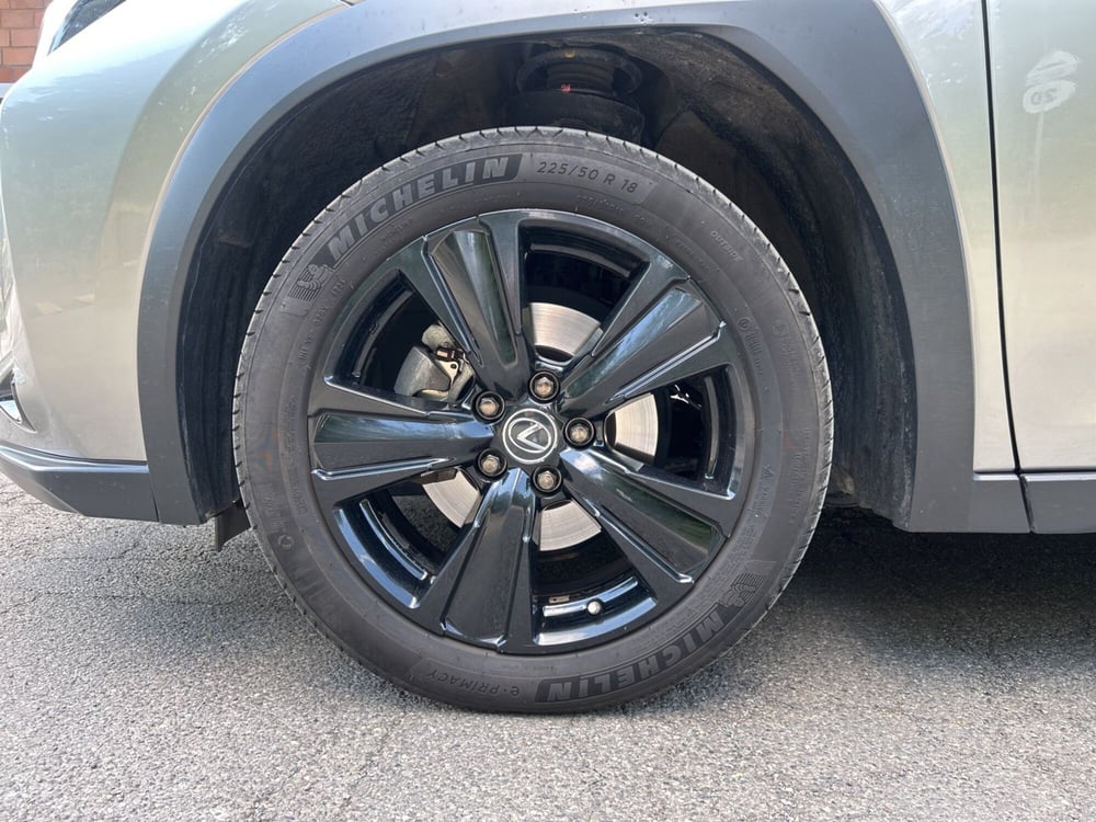 Lexus UX usata a Bologna (7)