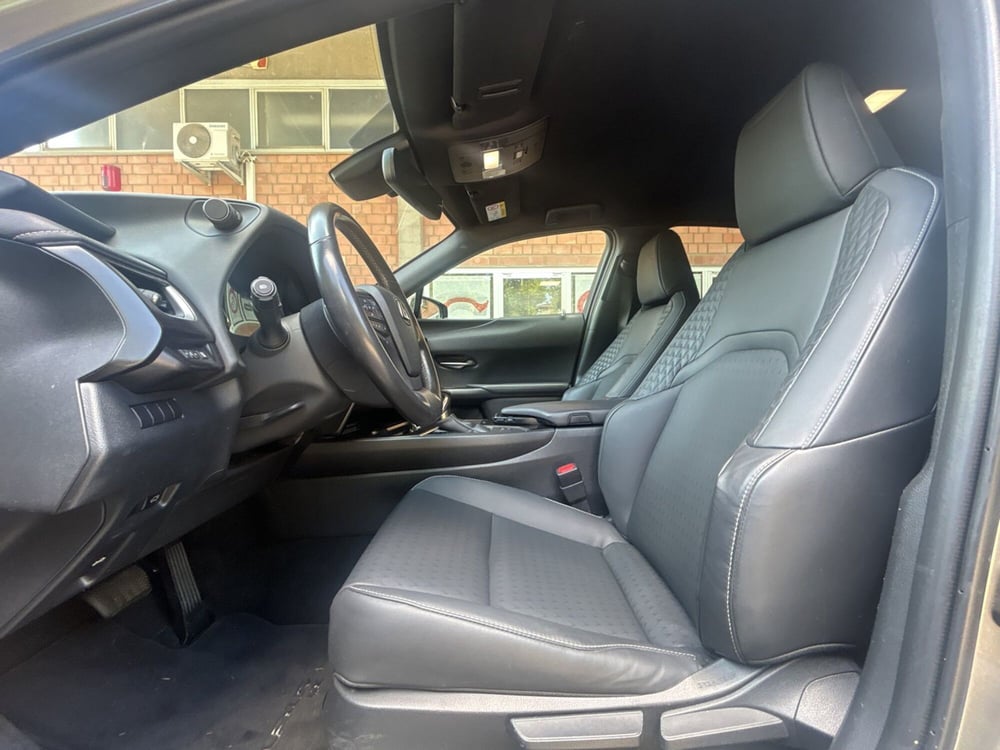 Lexus UX usata a Bologna (8)
