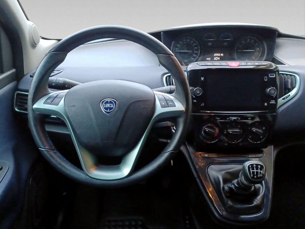Lancia Ypsilon usata a Pisa (11)