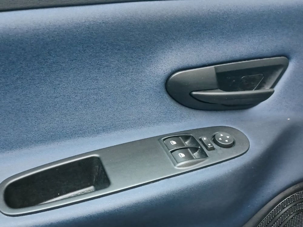 Lancia Ypsilon usata a Pisa (17)