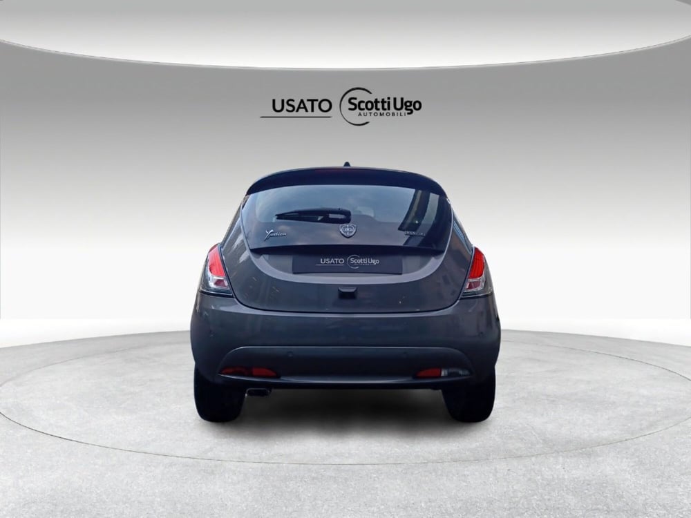 Lancia Ypsilon usata a Pisa (7)