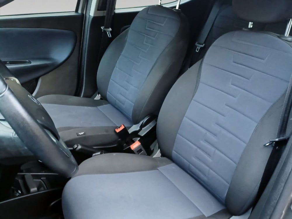 Lancia Ypsilon usata a Pisa (8)