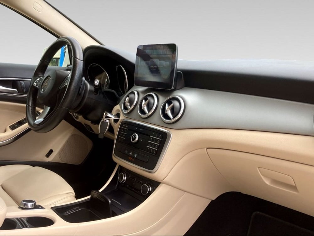 Mercedes-Benz GLA SUV usata a Pisa (13)