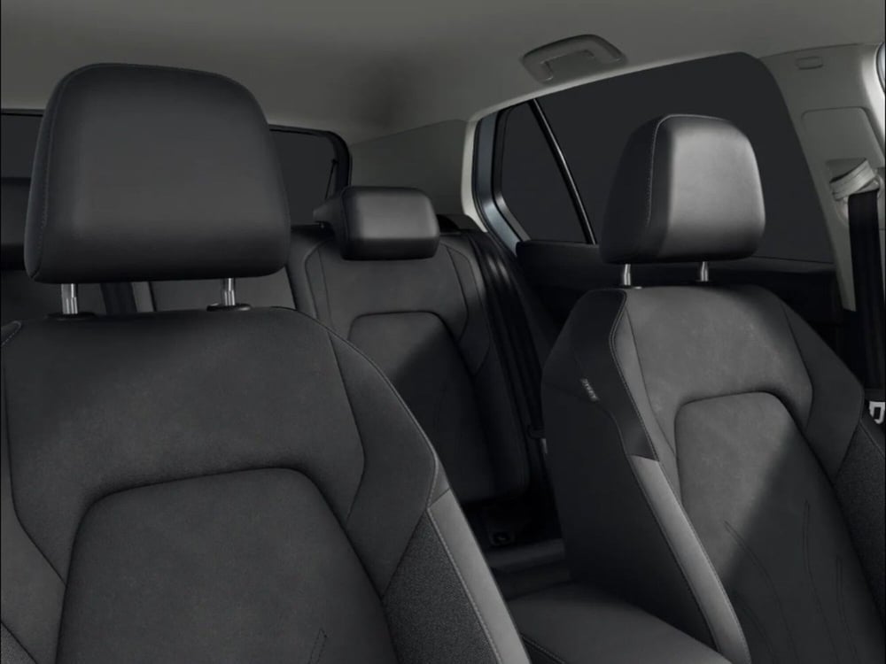 Volkswagen Golf nuova a Livorno (10)