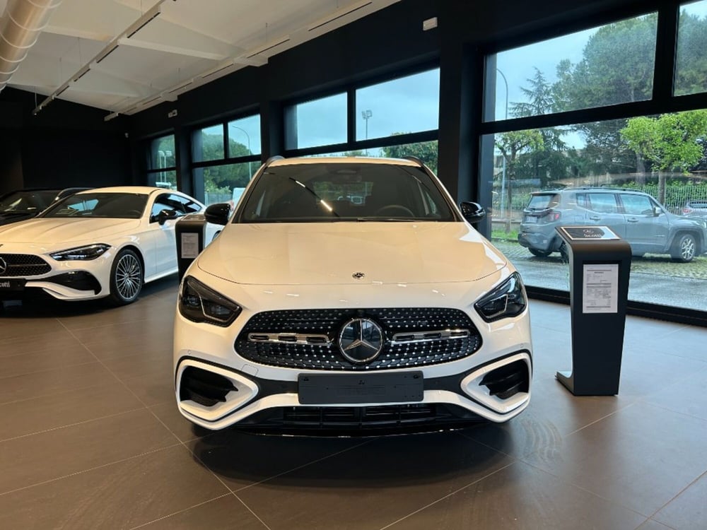Mercedes-Benz GLA SUV nuova a Pisa (2)