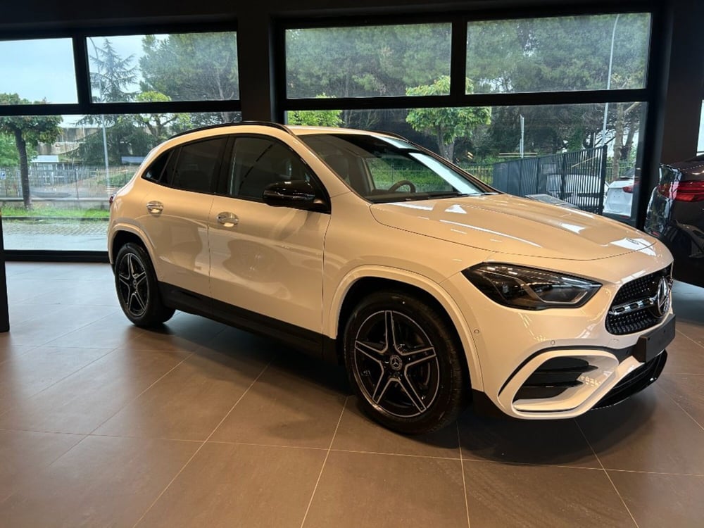 Mercedes-Benz GLA SUV nuova a Pisa (3)