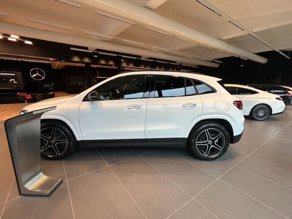 Mercedes-Benz GLA SUV nuova a Pisa (4)