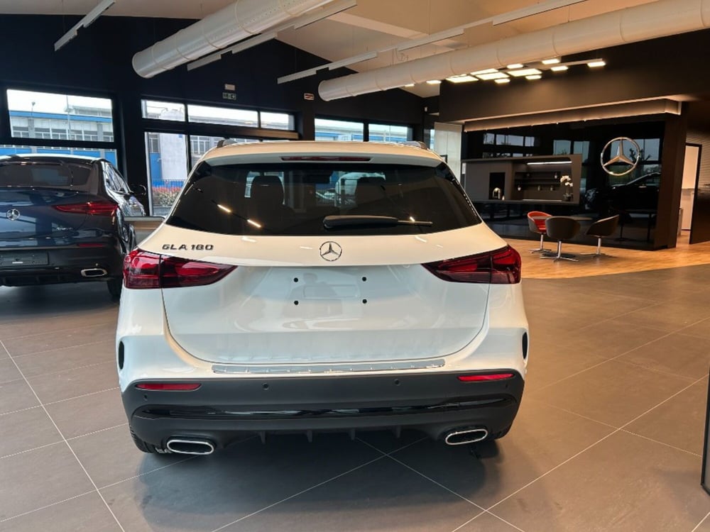 Mercedes-Benz GLA SUV nuova a Pisa (5)