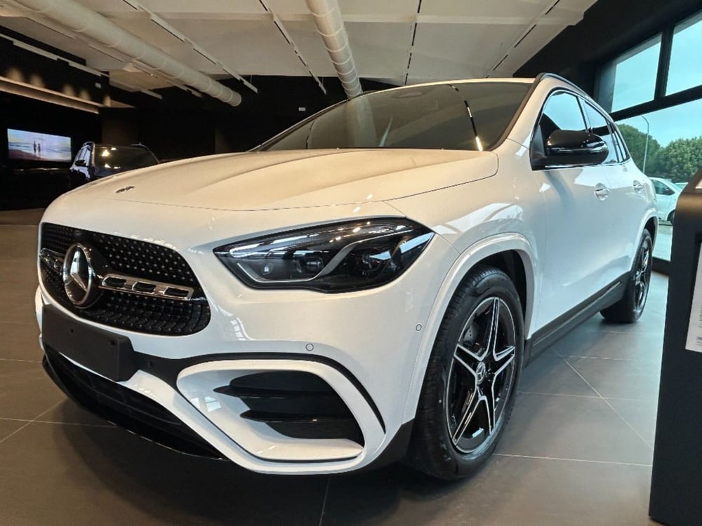 Mercedes-Benz GLA SUV nuova a Pisa (8)