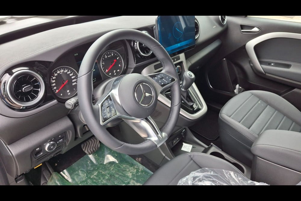 Mercedes-Benz Classe C nuova a Pescara (11)