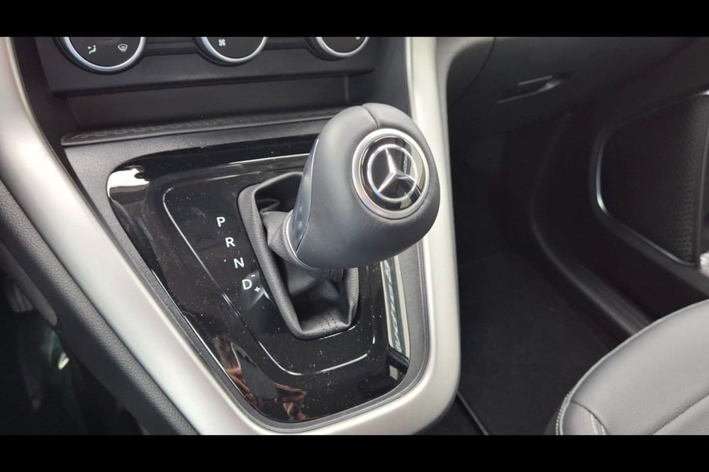 Mercedes-Benz Classe C nuova a Pescara (15)