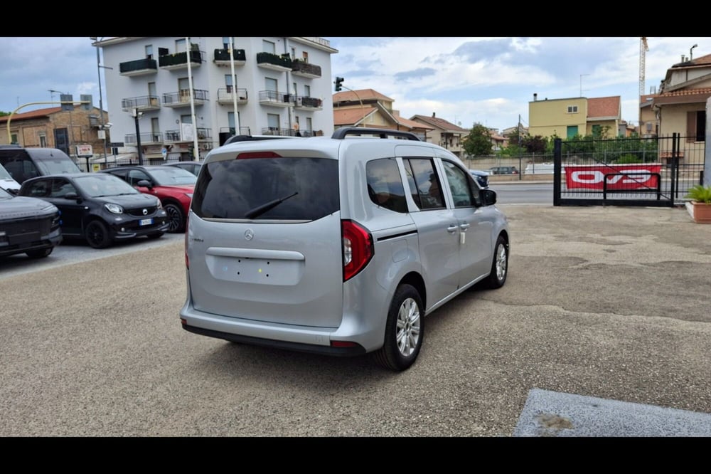 Mercedes-Benz Classe C nuova a Pescara (4)
