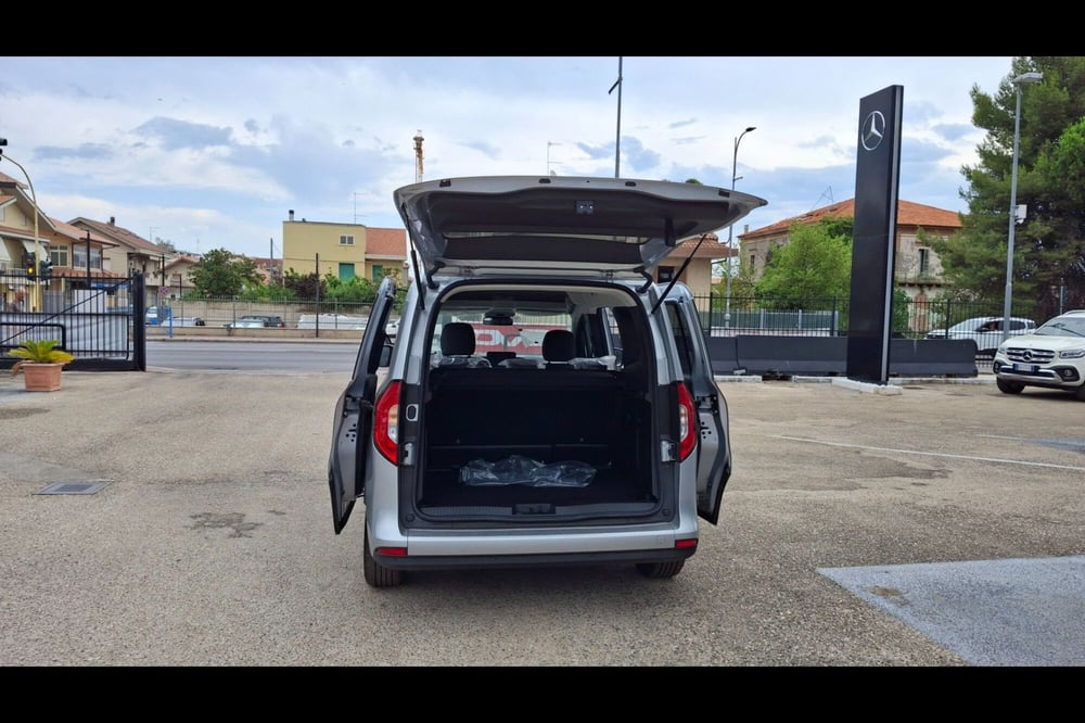 Mercedes-Benz Classe C nuova a Pescara (5)