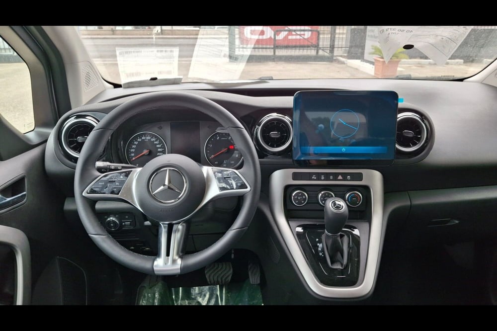 Mercedes-Benz Classe C nuova a Pescara (9)