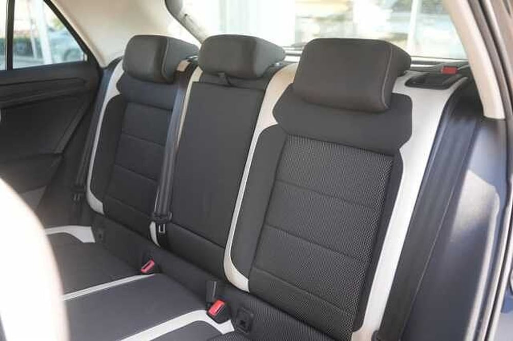 Volkswagen T-Roc usata a Rovigo (14)