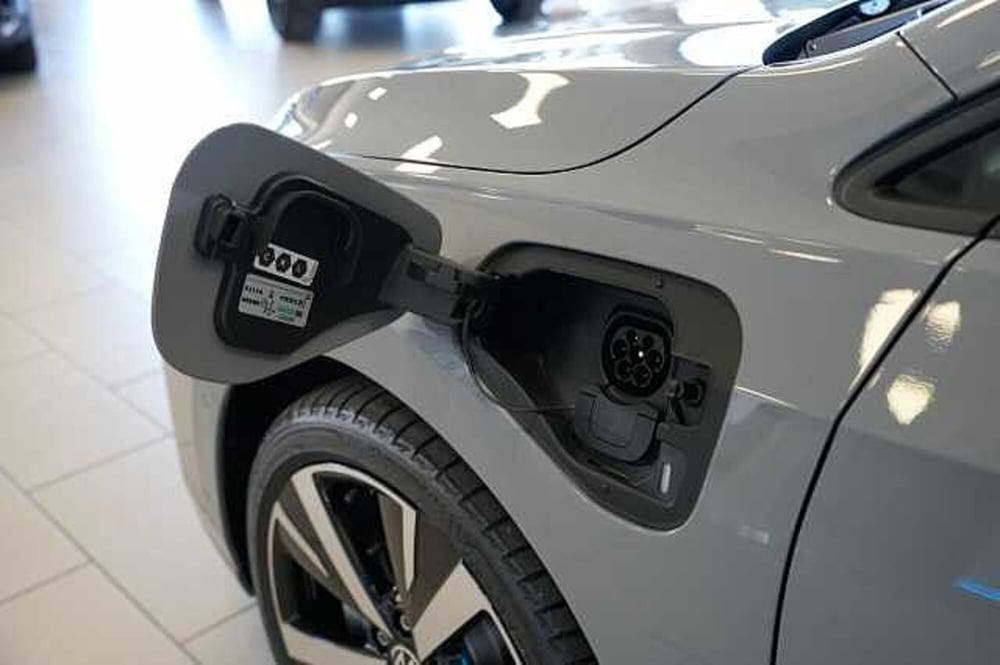 Volkswagen Golf nuova a Rovigo (8)