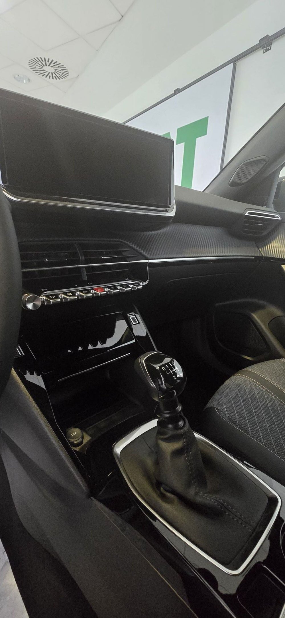 Peugeot 2008 nuova a Prato (10)