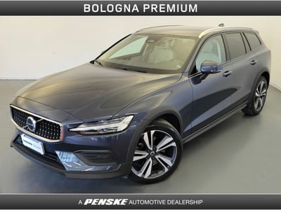 Volvo V60 Cross Country 2.0 b4 Plus awd auto del 2022 usata a Casalecchio di Reno