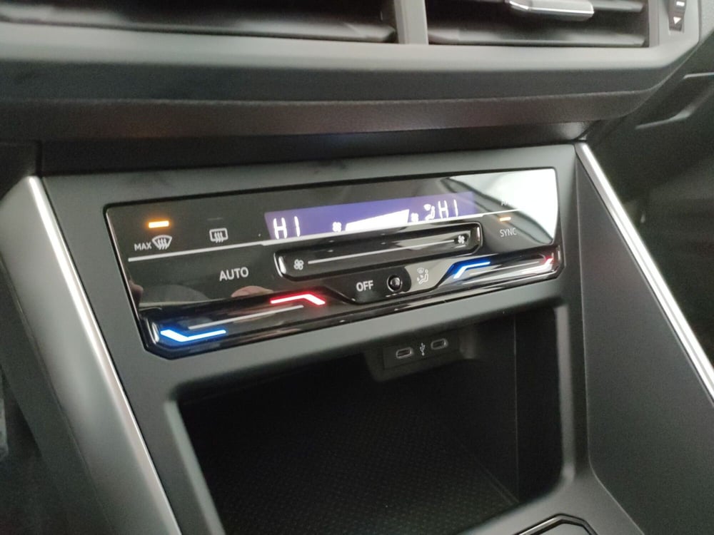 Volkswagen Polo nuova a Napoli (15)