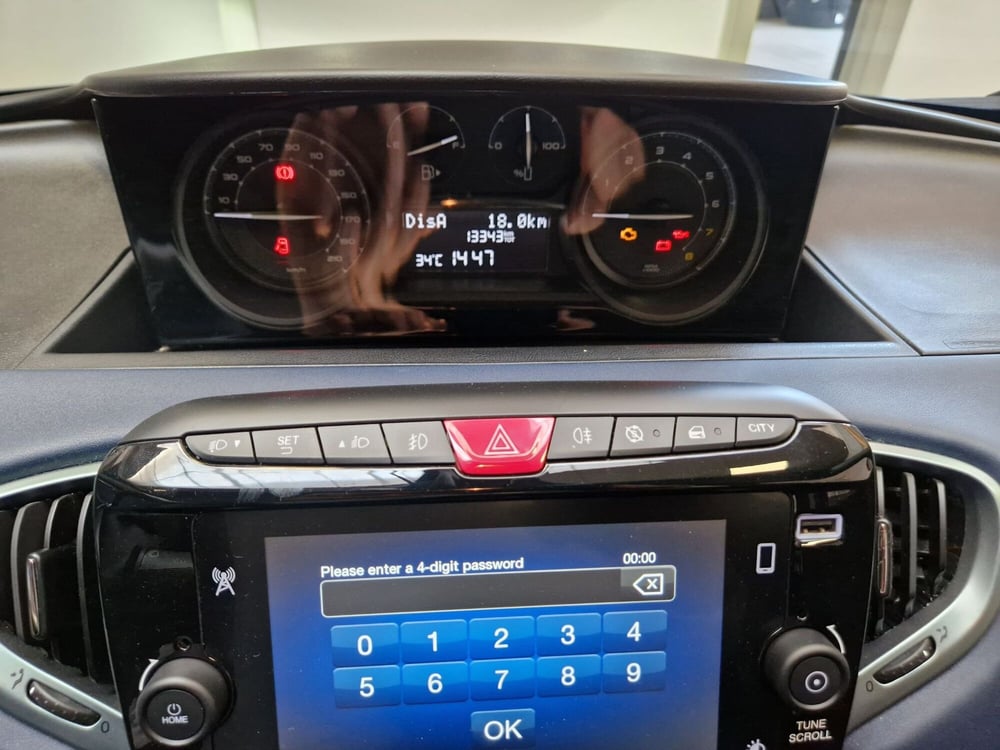 Lancia Ypsilon usata a Varese (10)