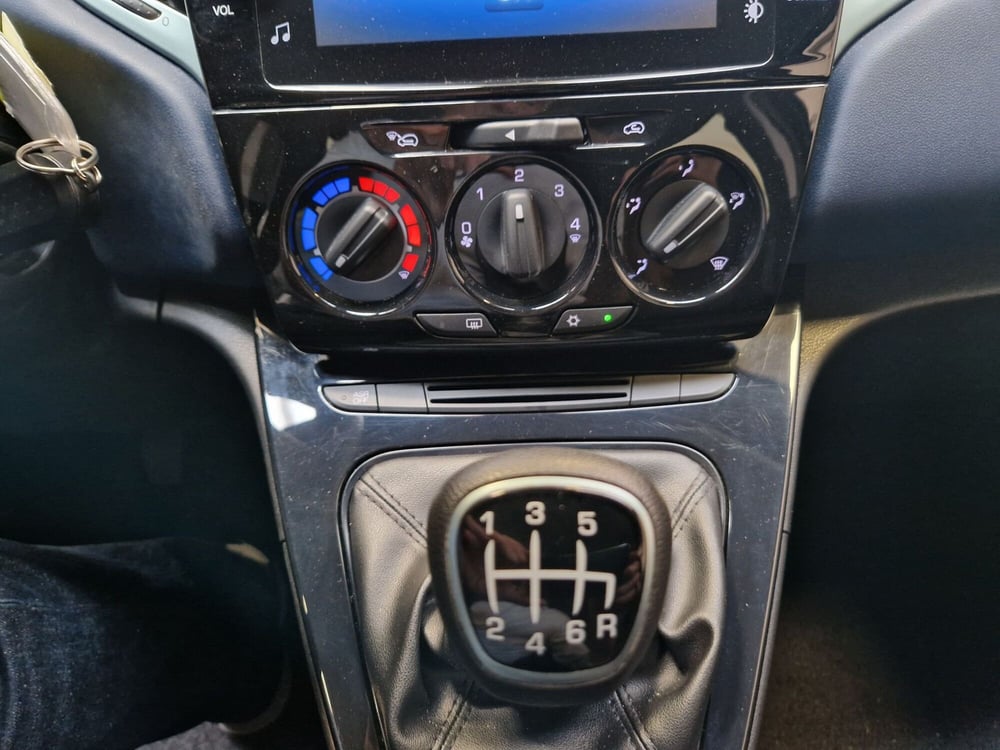 Lancia Ypsilon usata a Varese (12)