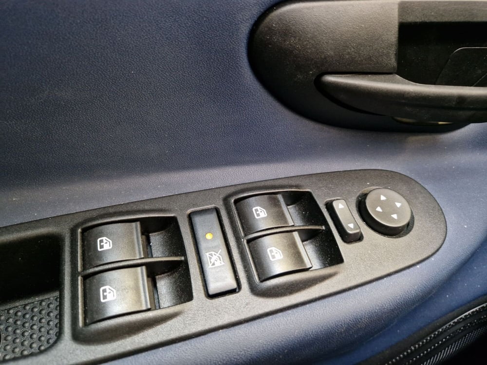 Lancia Ypsilon usata a Varese (16)